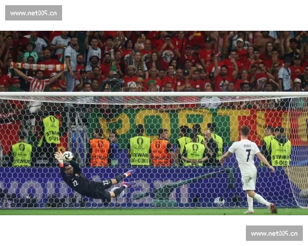 点球判罚争议背后的裁判尺度与规则博弈风暴引发舆论与公平拷问一场 - 副本